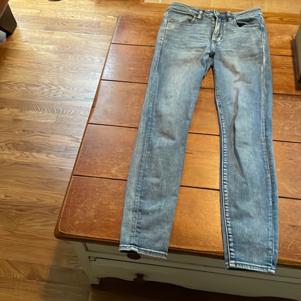American Eagle size 6 light wash jeans
